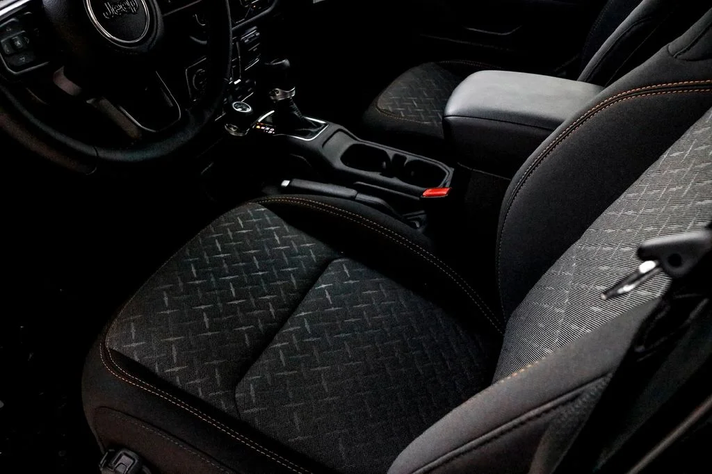 New 2025 Black Jeep Mojave image 10
