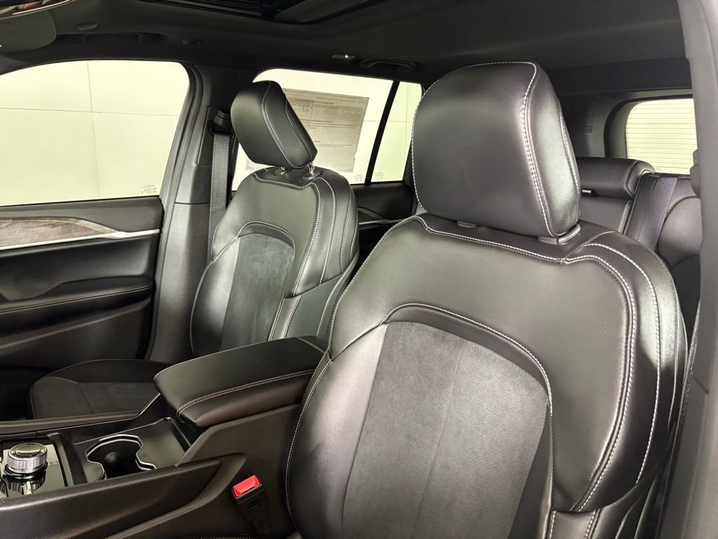New 2026 Baltic Gray Metallic Clear-Coat Exterior Paint Jeep Altitude image 19