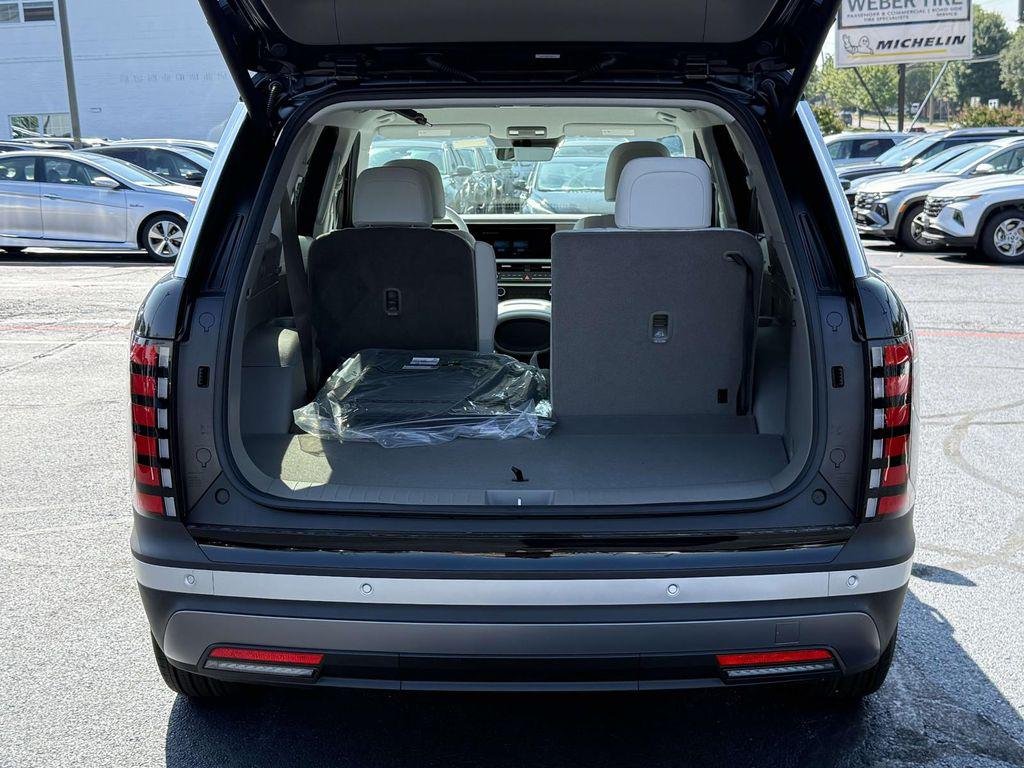 New 2026 Abyss Black Hyundai SEL 7P image 31