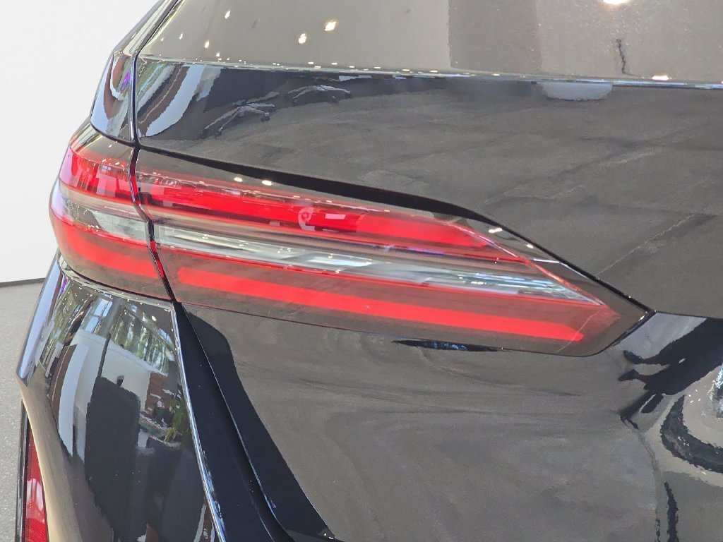 New 2027 Black Sapphire Metallic BMW  image 18