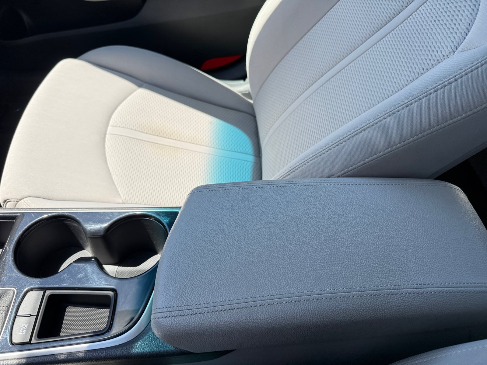 Used 2018 Electric Blue Hyundai SE image 14