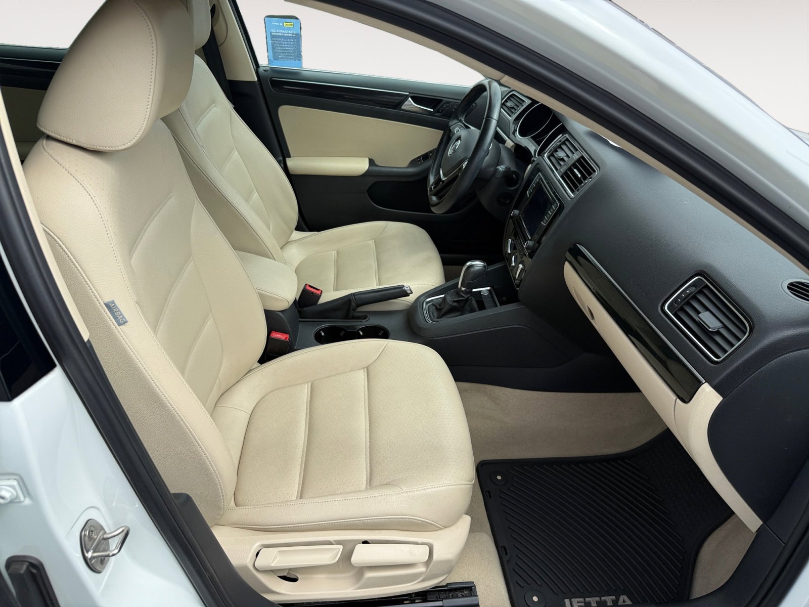 Used 2016  Volkswagen  image 19