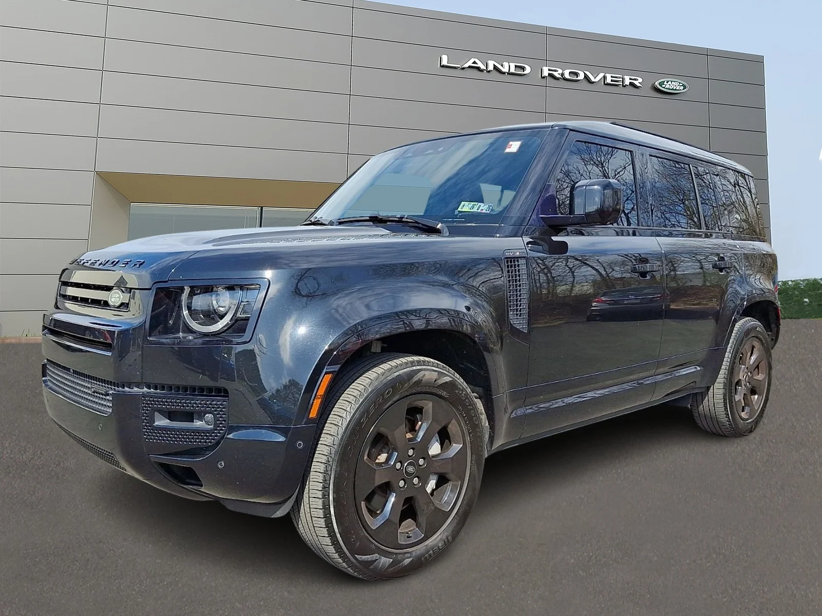 2023 Land Rover Defender X-Dynamic SE's photo