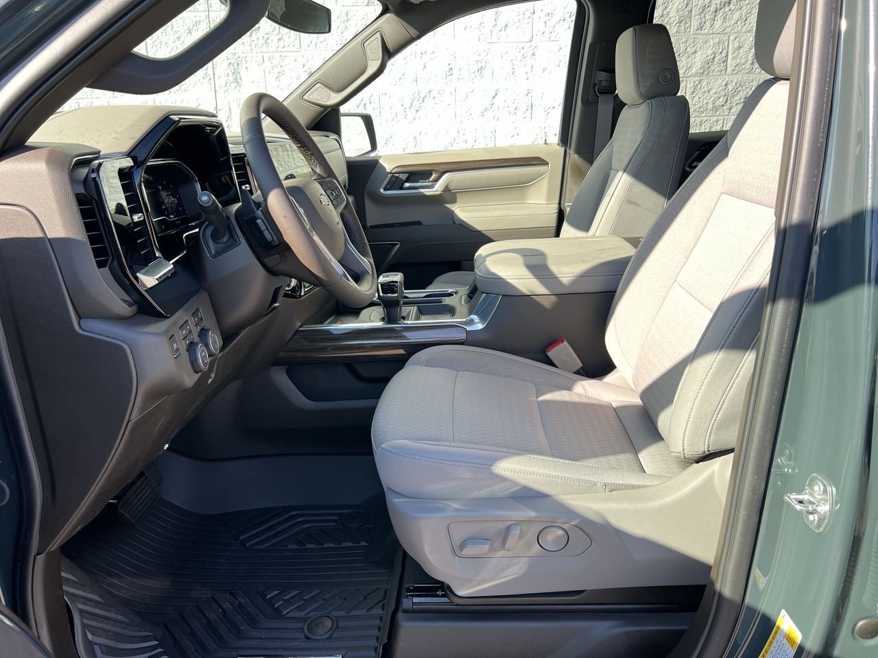 2025 Chevrolet Silverado 1500 LT - Photo 32