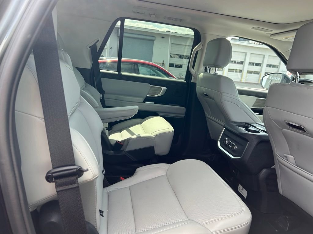 Used 2025 Black Ford Platinum image 24