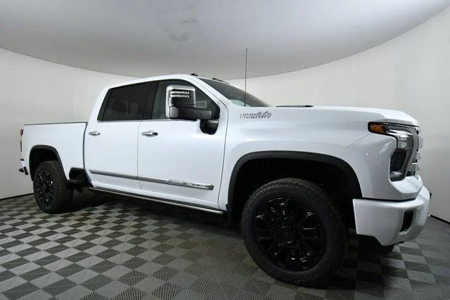 New 2026 Polar White Tricoat Chevrolet High Country image 9