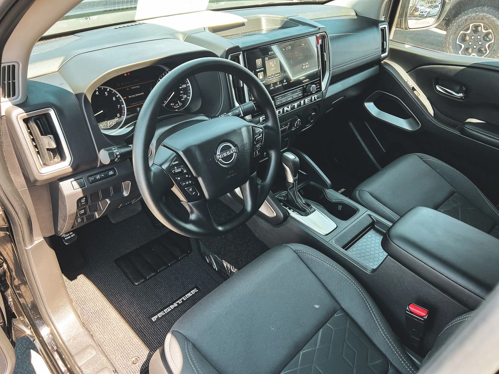 2025 Nissan Frontier SV - Photo 24