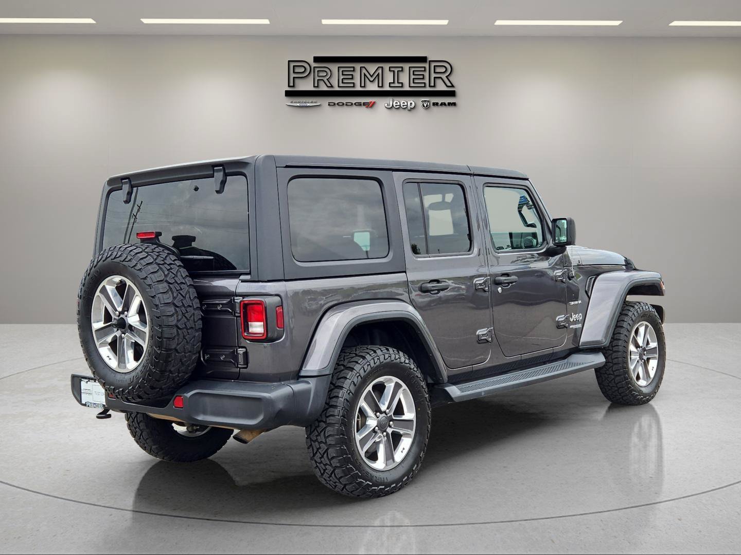 Used 2020 Gray Jeep Sahara image 7
