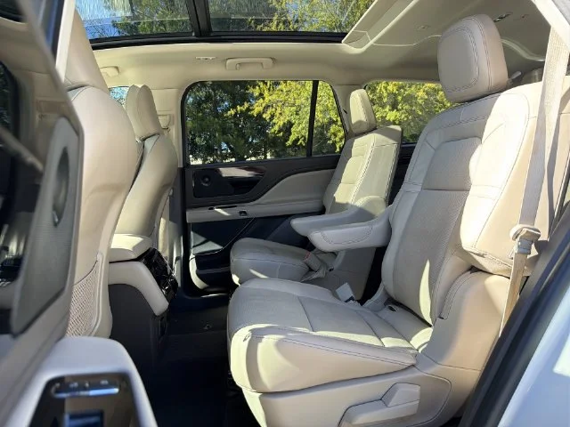 Used 2022 White Lincoln Reserve image 23