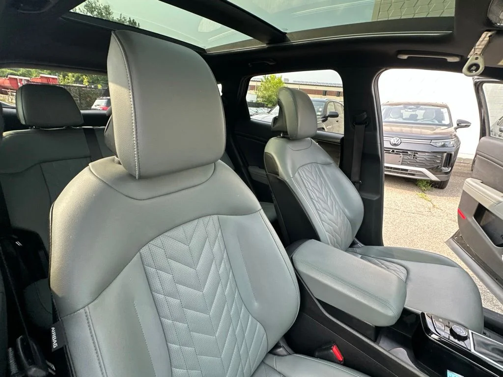 Used 2023 Black Kia X-Line image 37