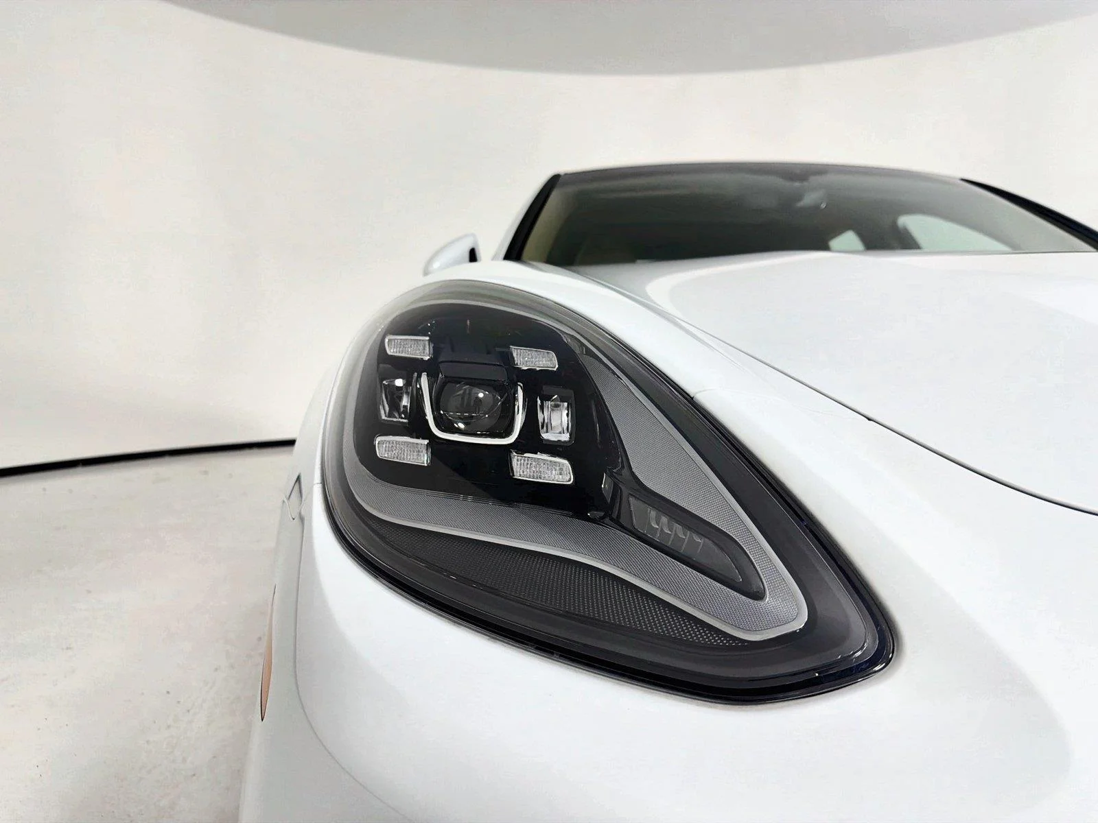 Certified Used 2022 Carrara White Metallic Porsche 4 image 32