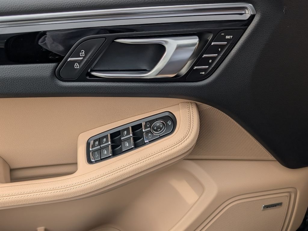 2026 Porsche Macan T - Photo 20