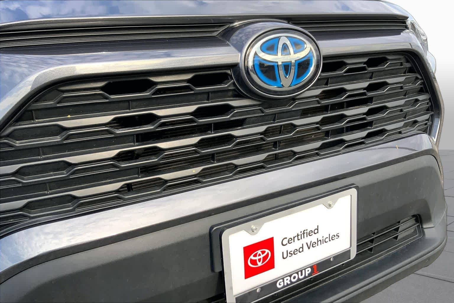 Used 2024 Magnetic Gray Metallic Toyota Hybrid XLE Premium image 29