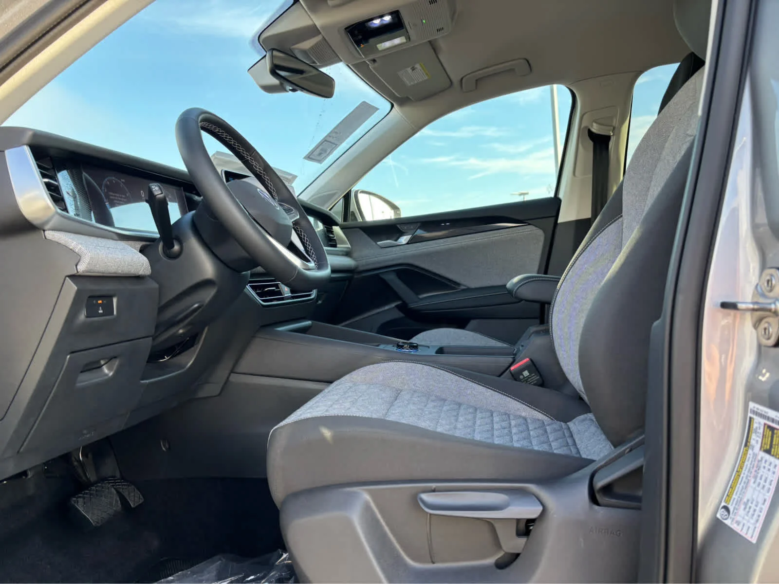 New 2026 PYRITE SILVER Volkswagen S image 9