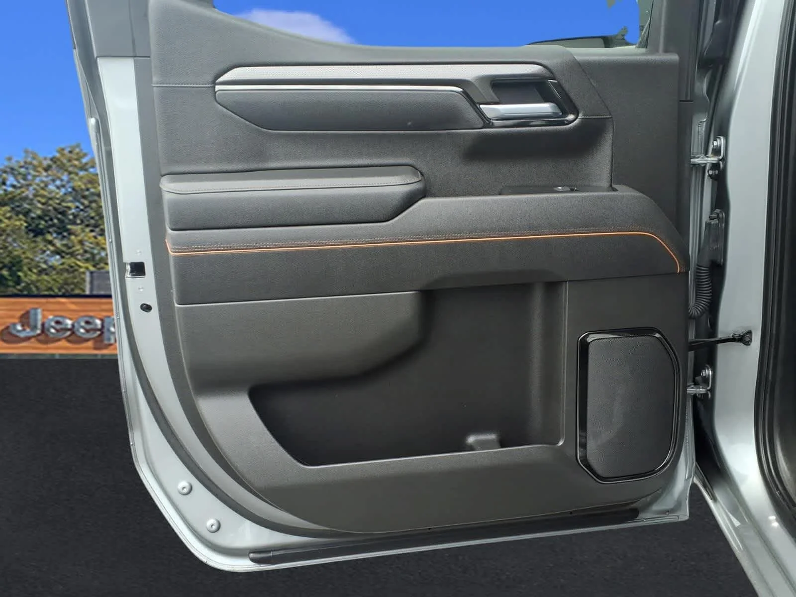 Used 2025 Sterling Metallic GMC AT4 image 27