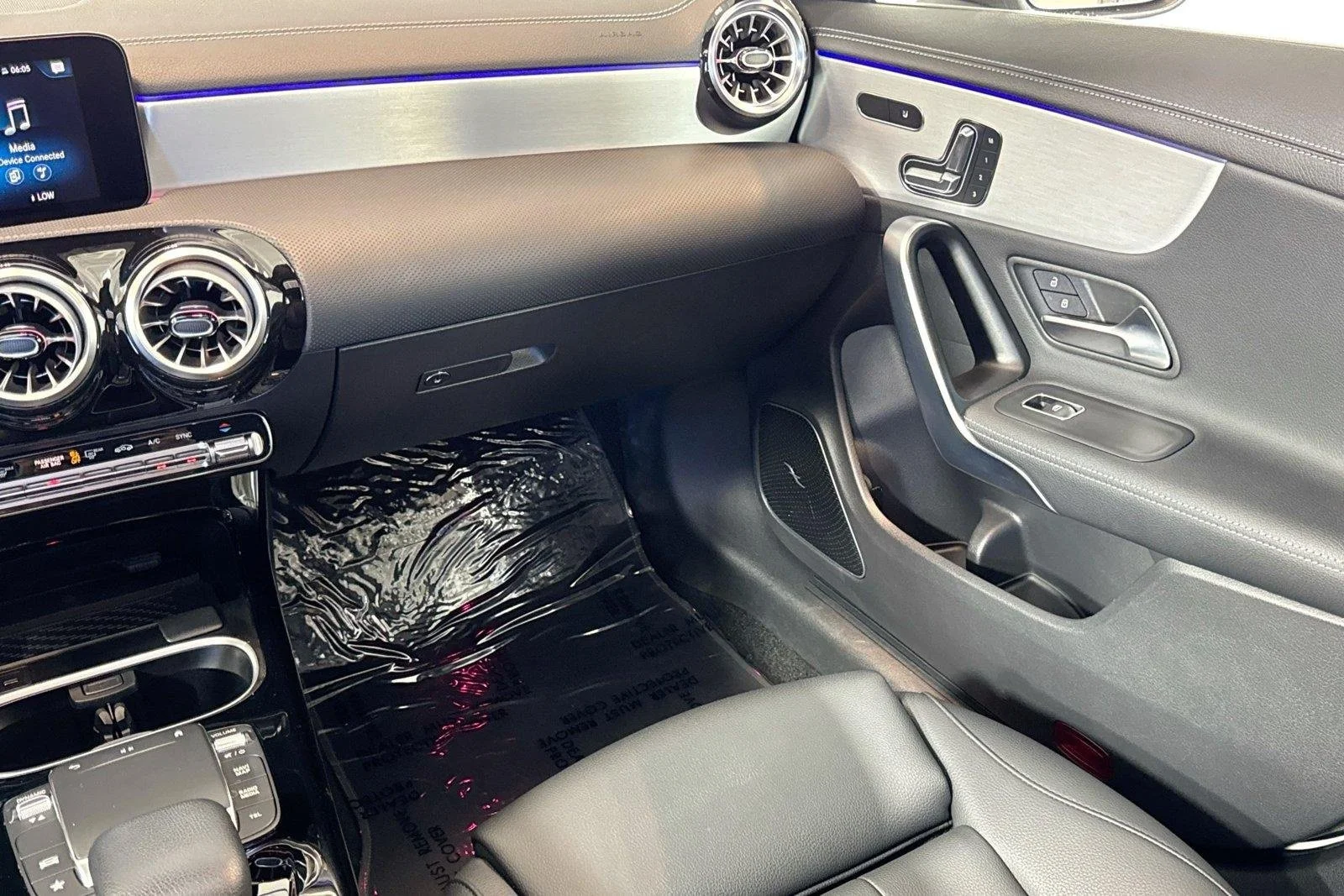Used 2023 Polar White Mercedes-Benz CLA 250 image 22