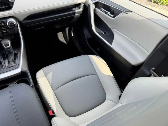 Certified Used 2019 LUNAR ROCK Toyota XLE Premium image 27