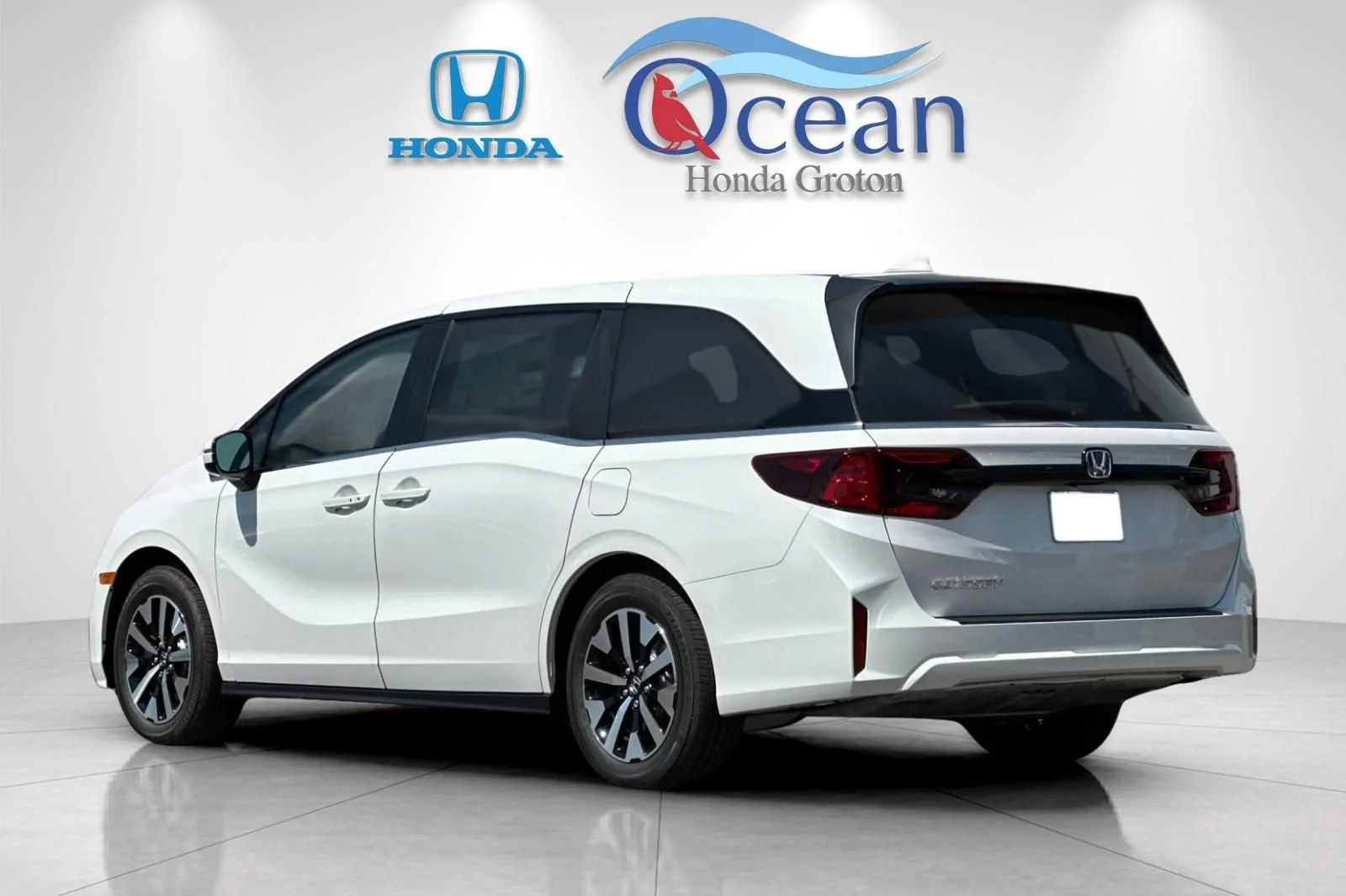 New 2026 Solar Silver Metallic Honda EX-L image 3