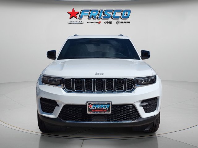 New 2027 Bright White Clear-Coat Paint Jeep Laredo X image 8