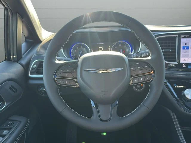 2026 Chrysler Pacifica Limited - Photo 15
