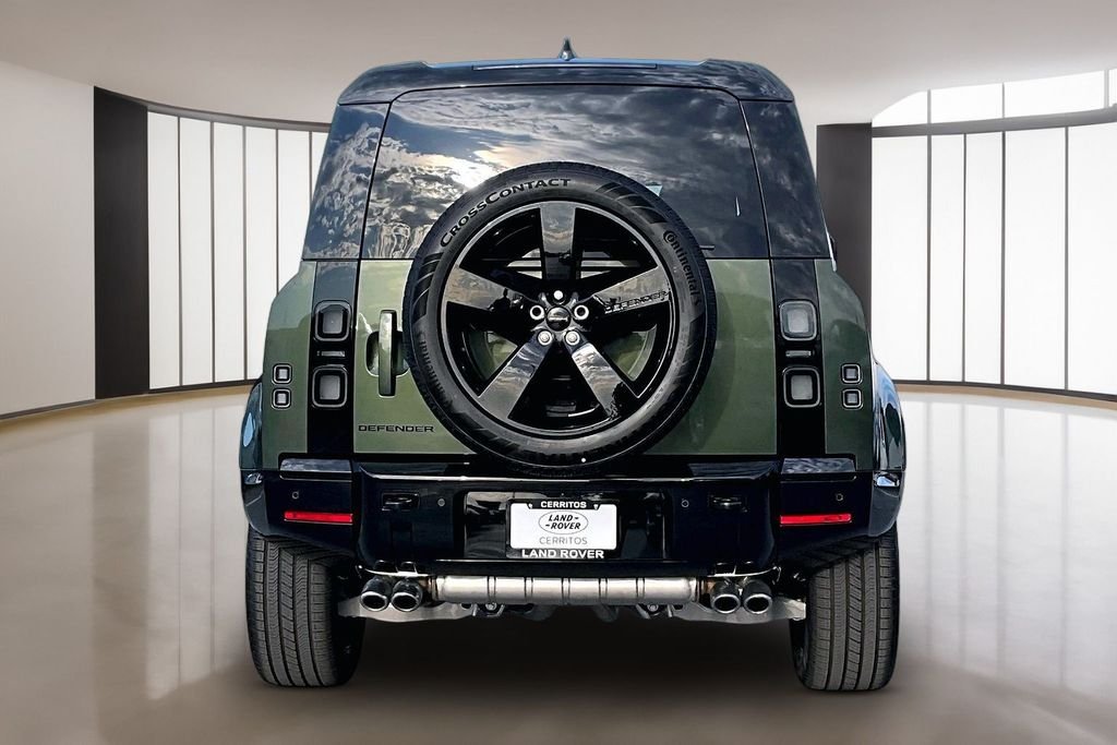 New 2026 WOOLSTONE GREEN Land Rover X-Dynamic SE image 4