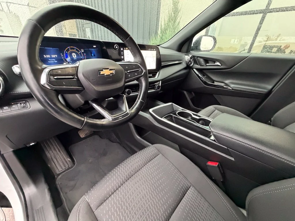 Used 2025 White Chevrolet LT image 7