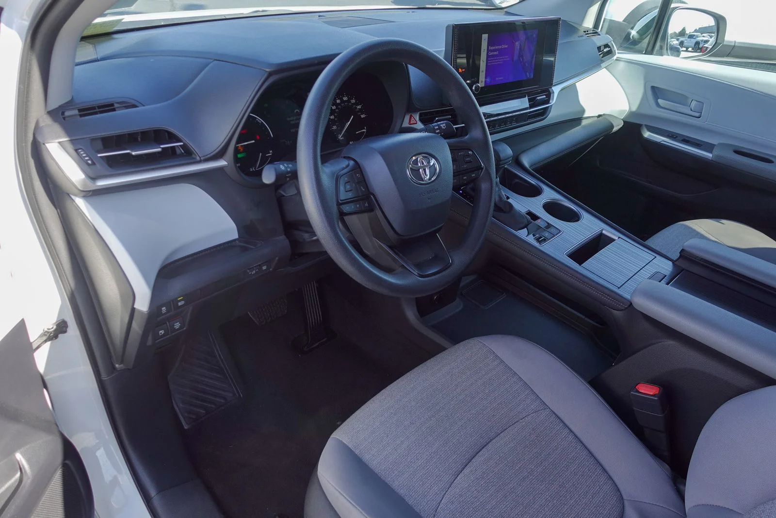 Used 2025 Ice Cap Toyota LE image 9