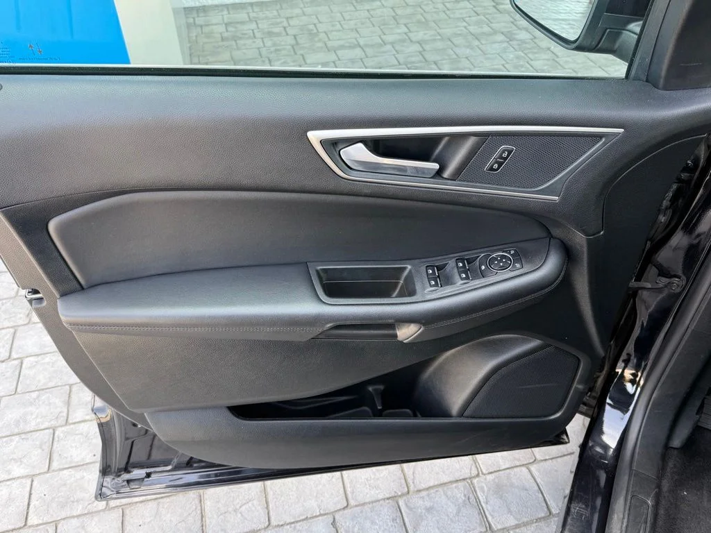 Used 2024 Black Ford SEL image 31