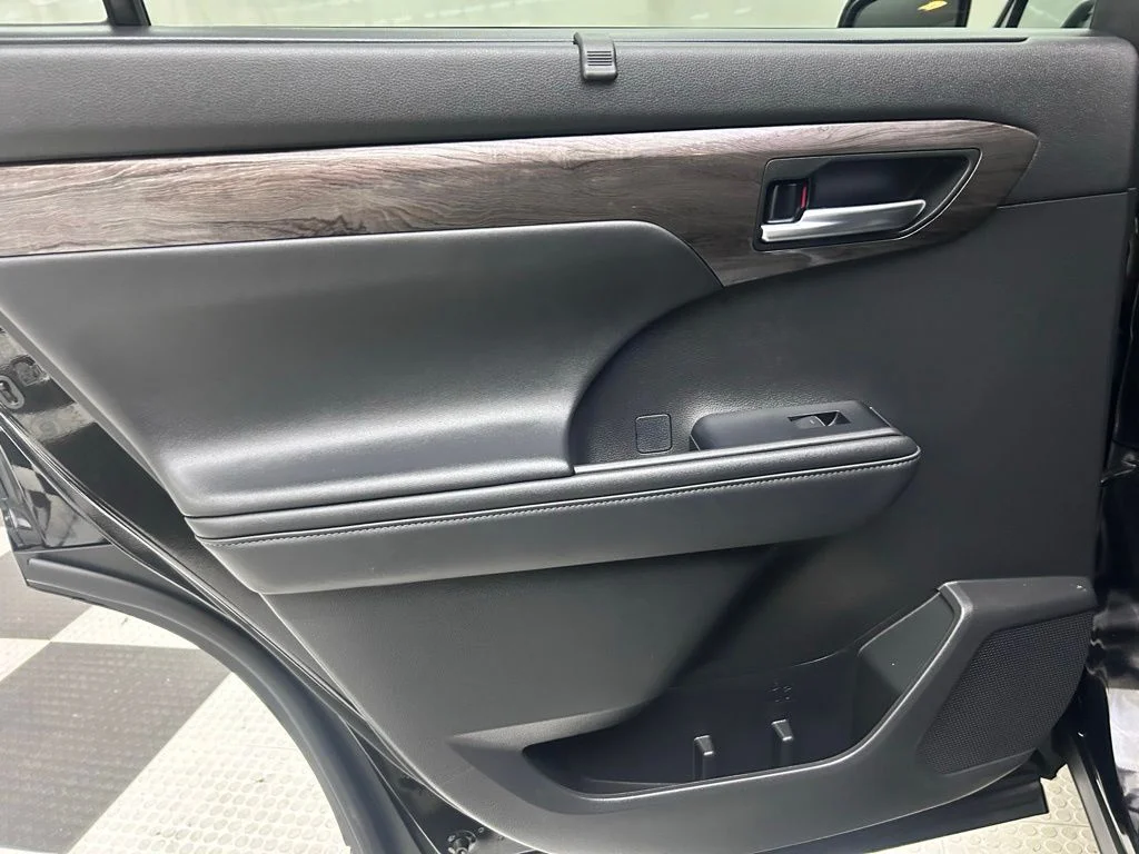 Used 2022 Black Toyota Platinum image 13