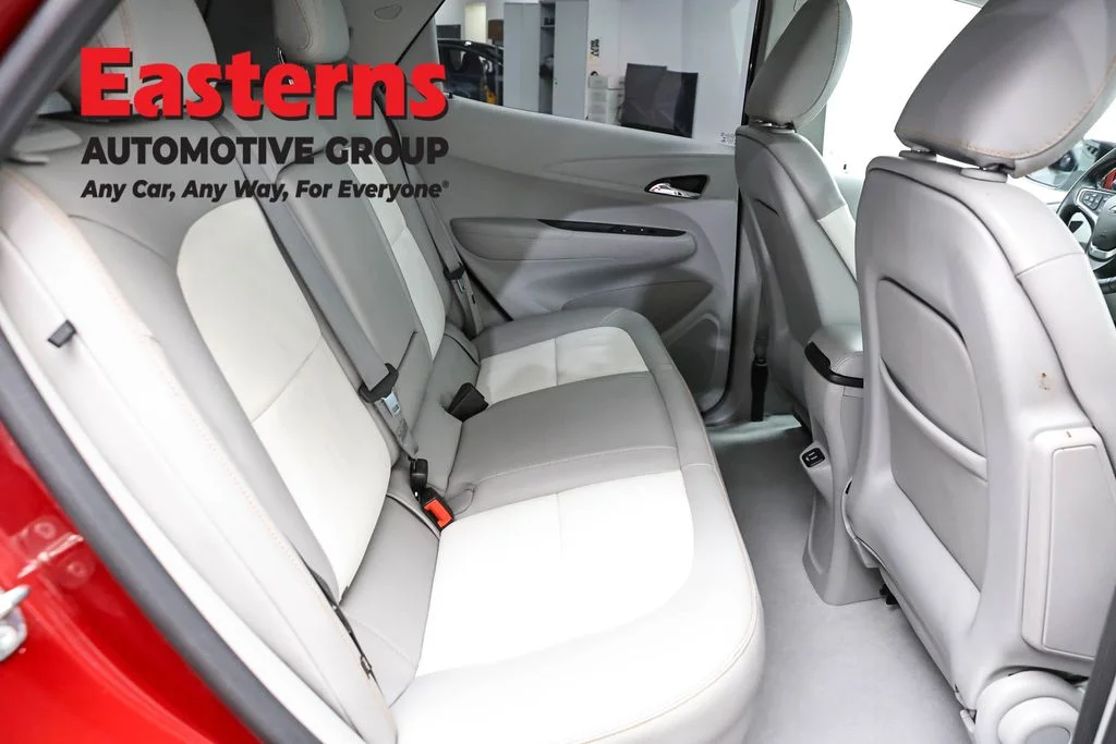 Used 2018 Red Chevrolet Premier image 24