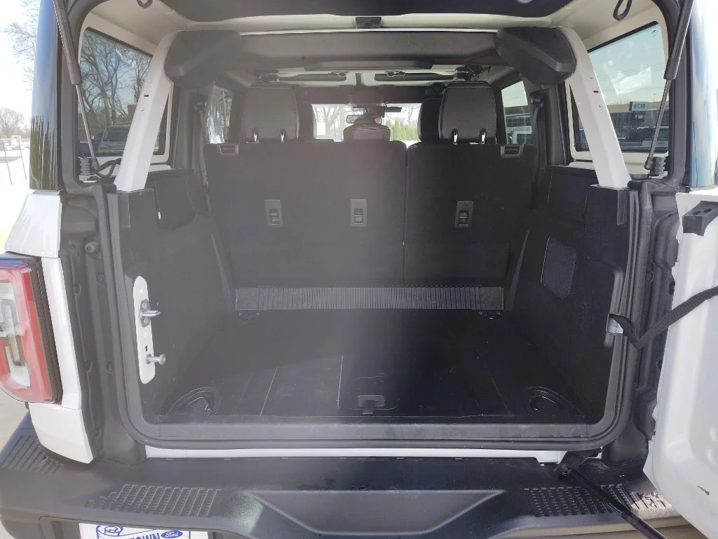 Used 2025 Oxford White Ford Badlands image 12