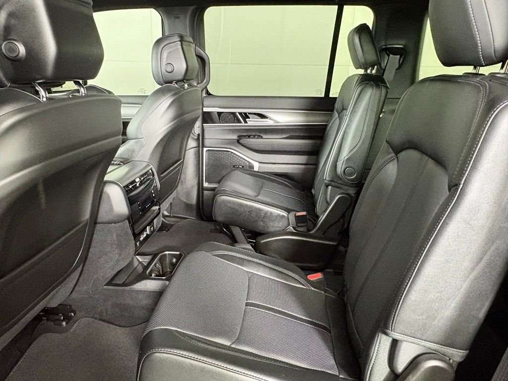 New 2026 Fathom Blue Pearl-Coat Exterior Paint Jeep Limited Altitude image 38