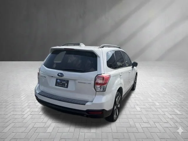 Used 2018 White Subaru 2.5i Premium image 12