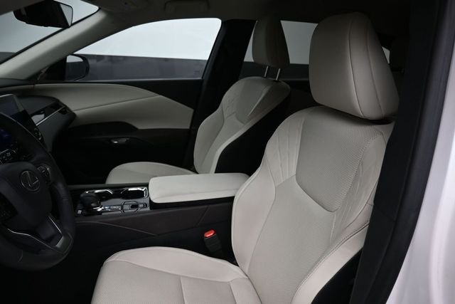 Used 2024 White Lexus 350 image 24