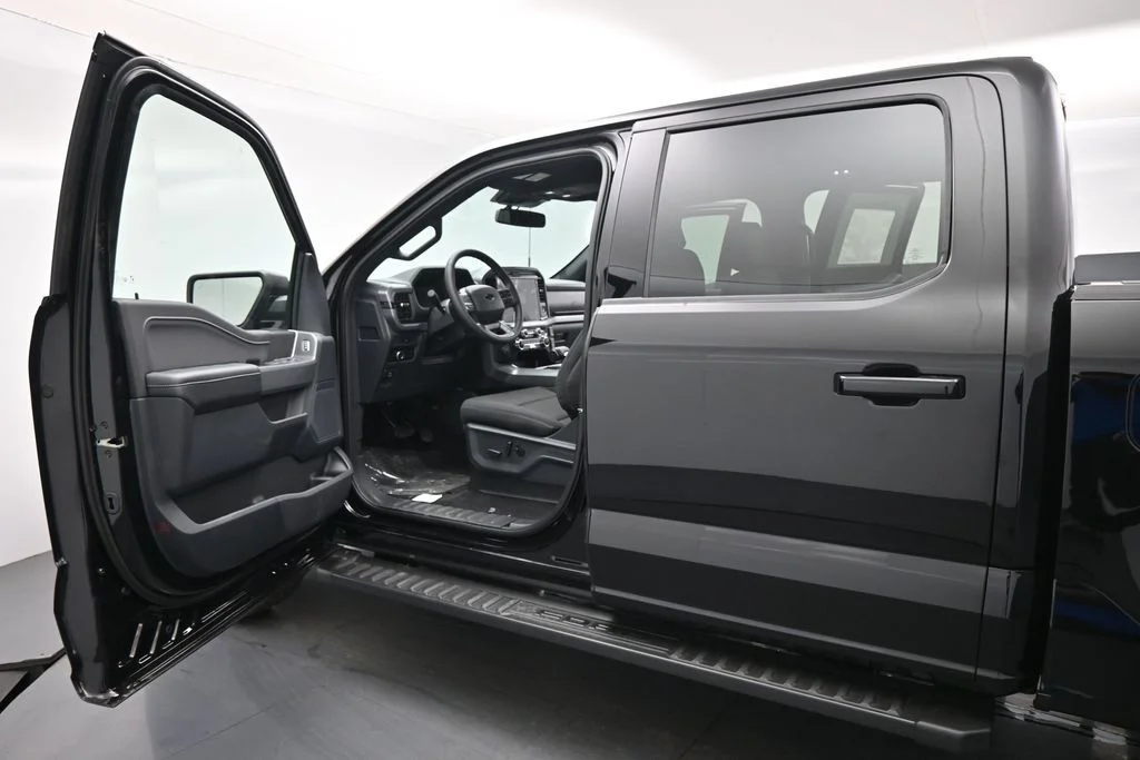 New 2026 Agate Black Metallic Ford XLT image 8