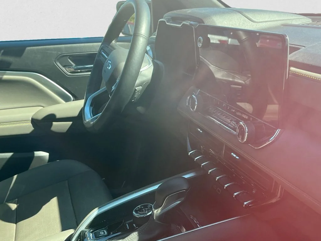 Used 2024 White Chevrolet ZR2 image 5