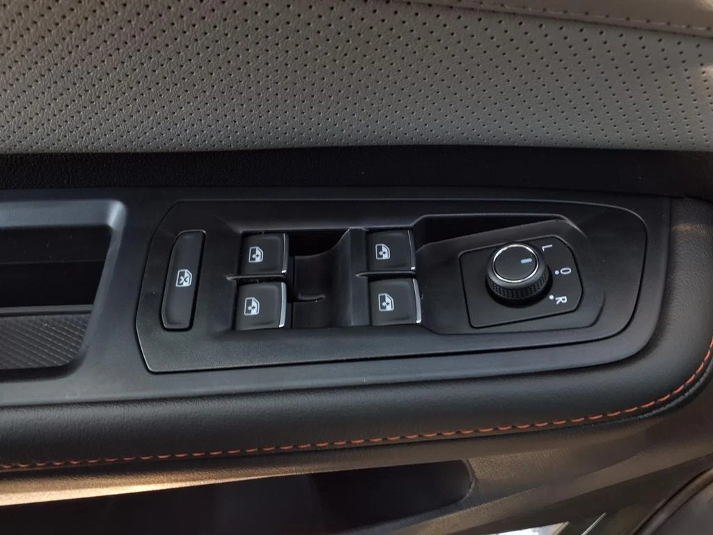 New 2026 Avocado Green Pearl Volkswagen Peak Edition image 8