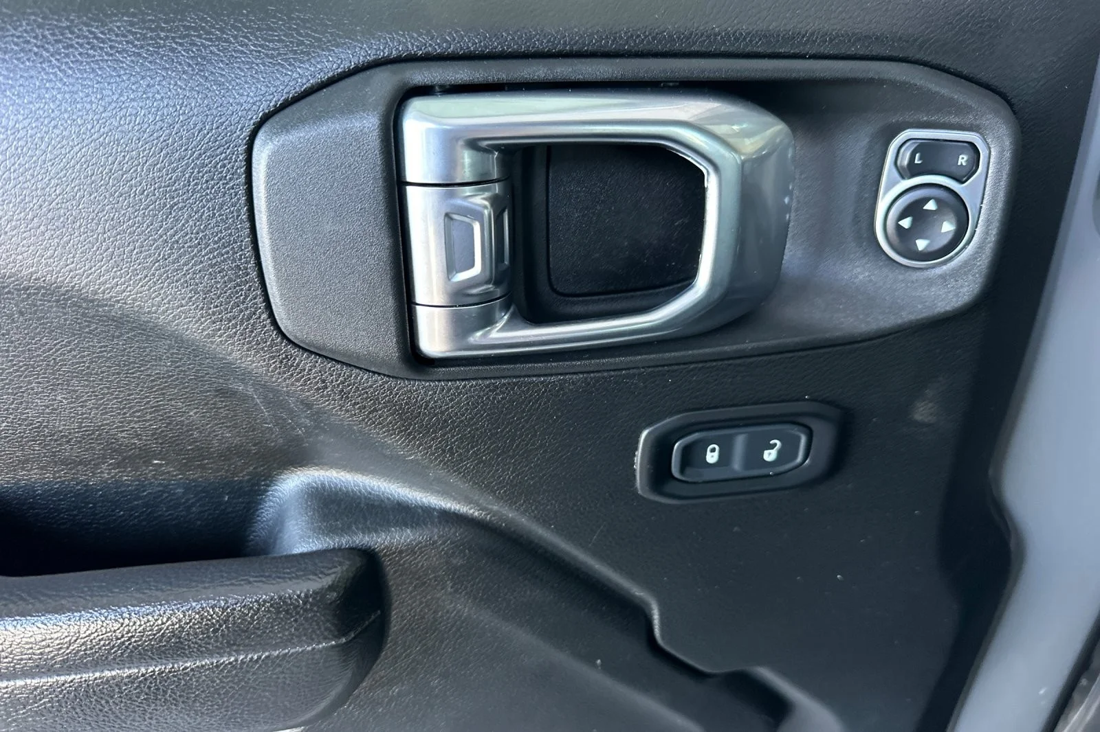 Used 2023 STING - GRAY Jeep S 4XE image 10
