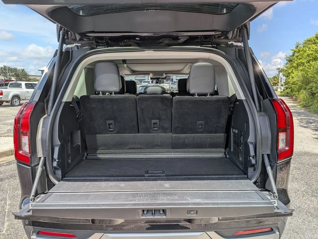 Used 2025 Black Ford Platinum image 28