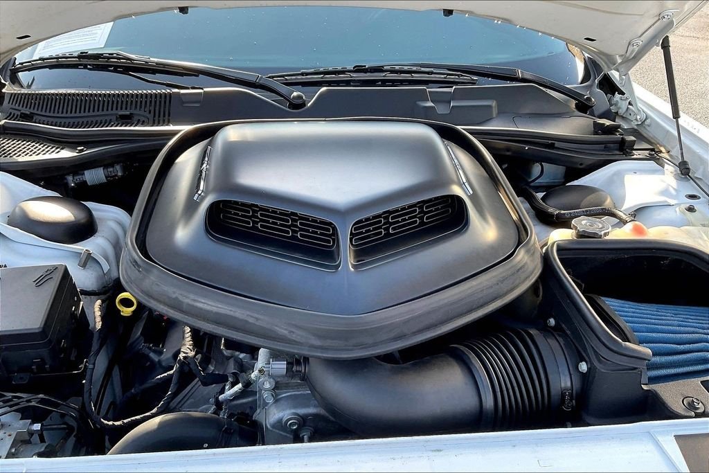 Used 2017 White Knuckle Clearcoat Dodge R/T image 28