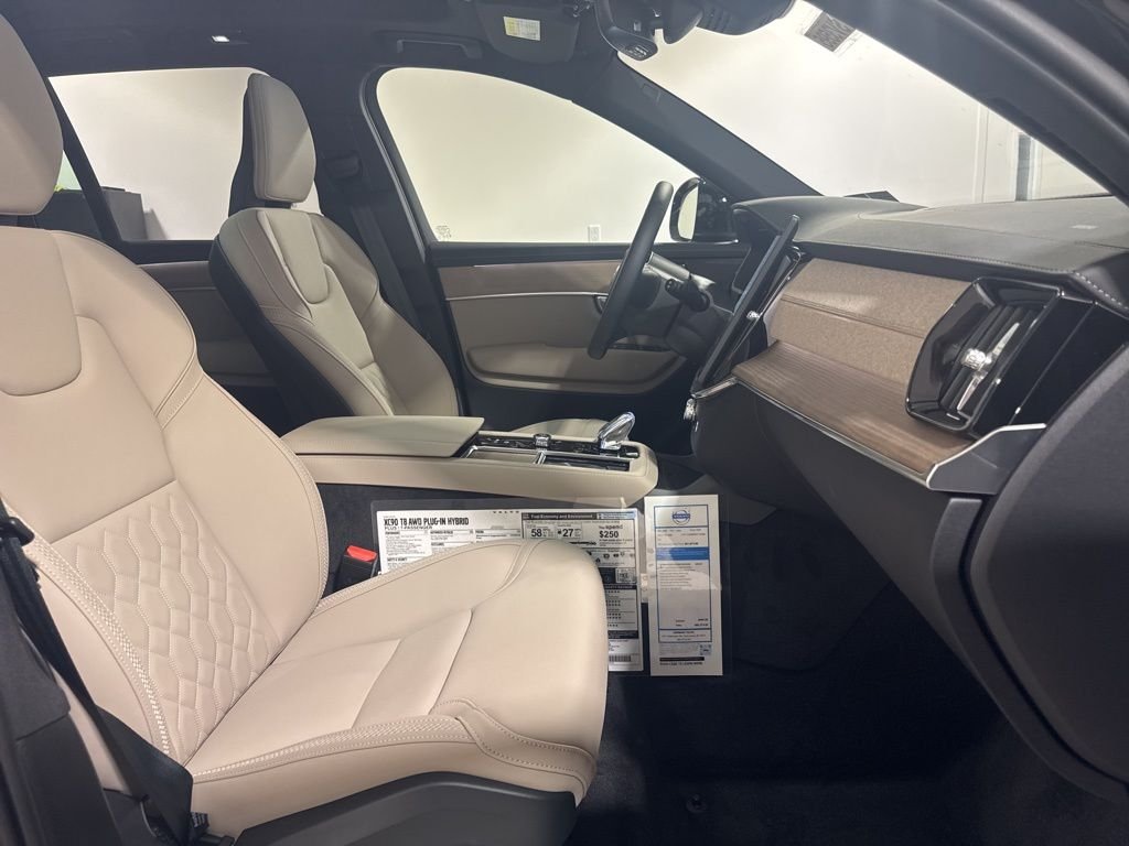2026 Volvo XC90 Plus - Photo 29