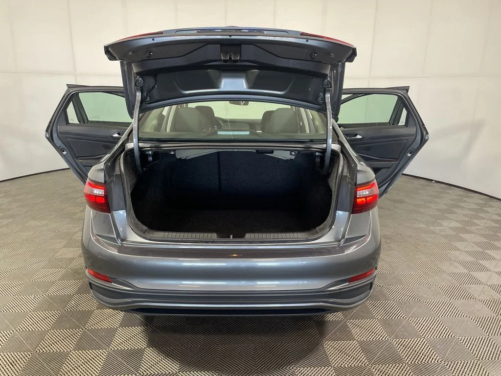 Used 2024 Black Volkswagen 1.5T S image 20