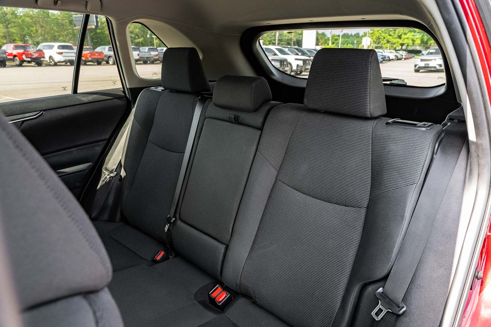 2023 Toyota RAV4 LE - Photo 18