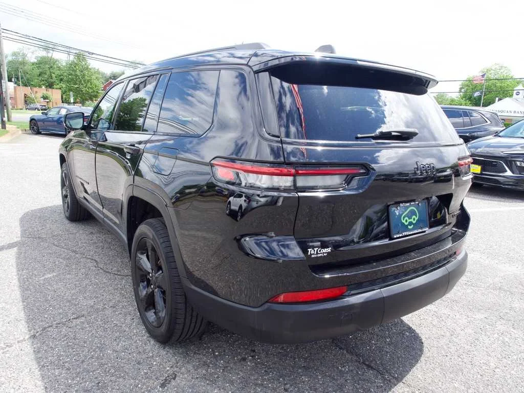 Certified Used 2022 Black Jeep Limited 4x4 image 8