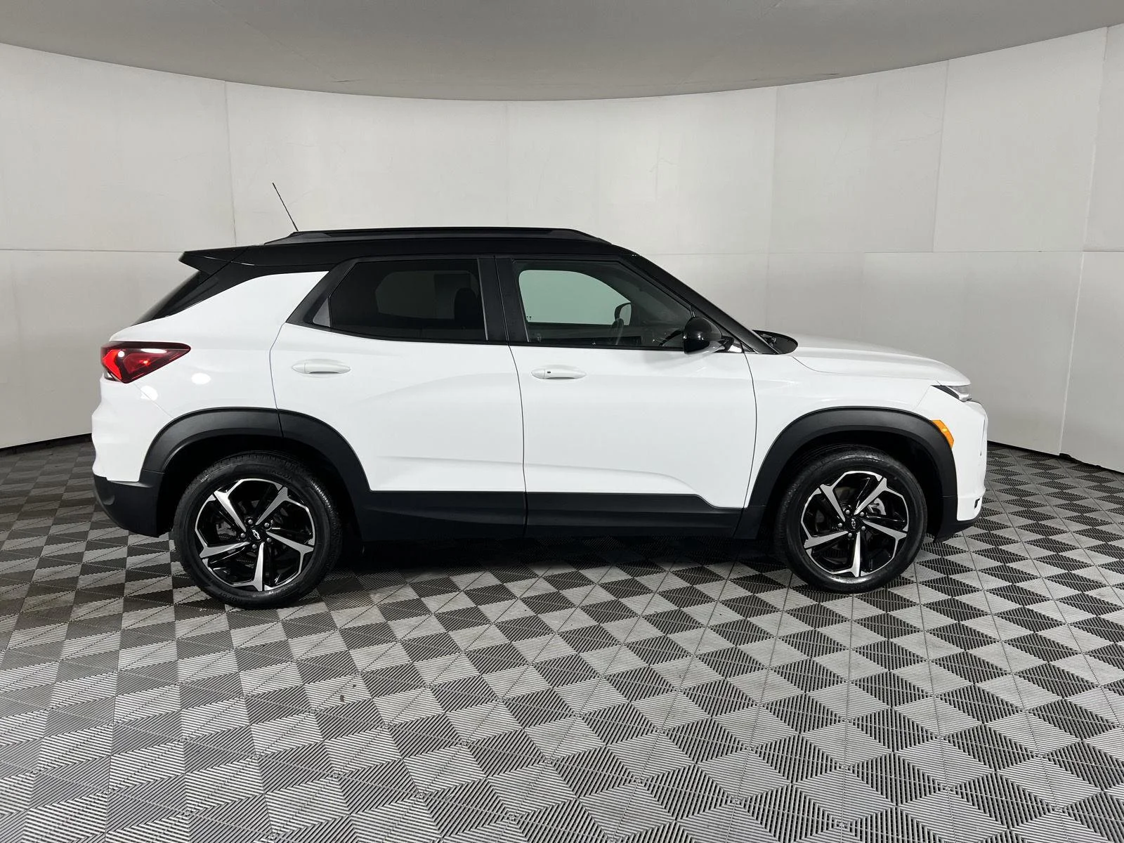 Used 2023 Summit White Chevrolet RS image 7
