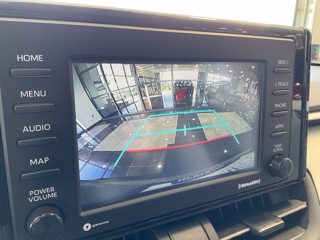 Certified Used 2022  Toyota XLE image 16