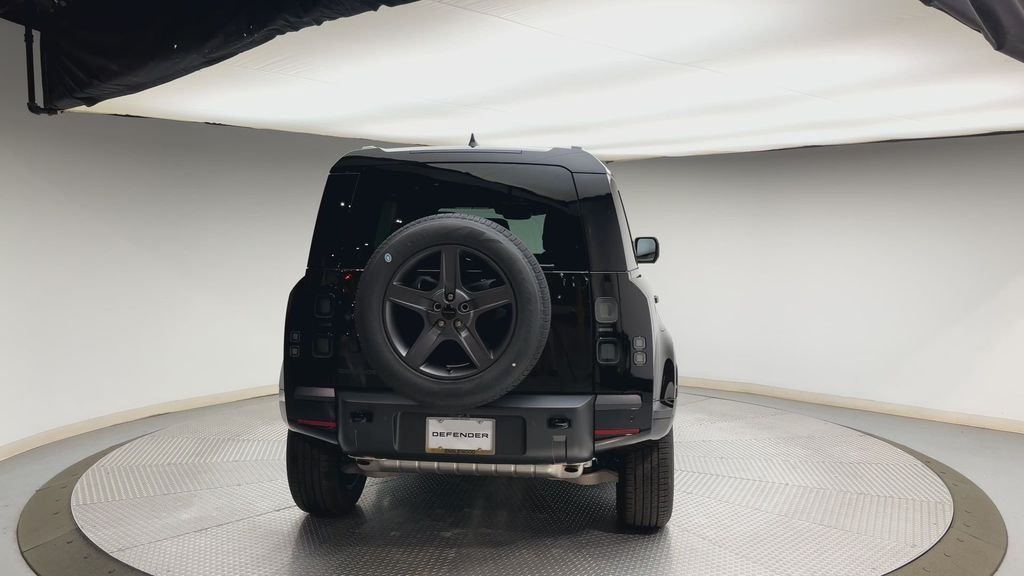 New 2026 Santorini Black LAND ROVER X-Dynamic SE image 3