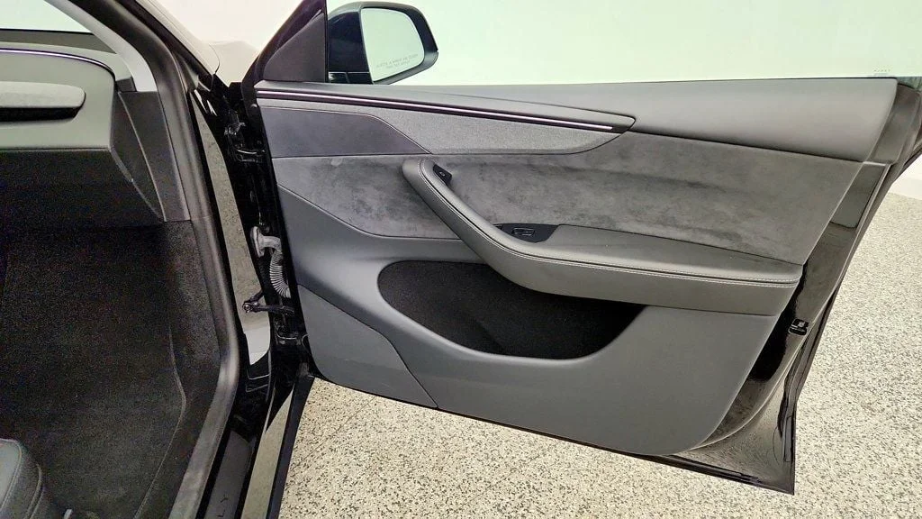 Used 2026 Diamond Black Tesla Long Range RWD image 31