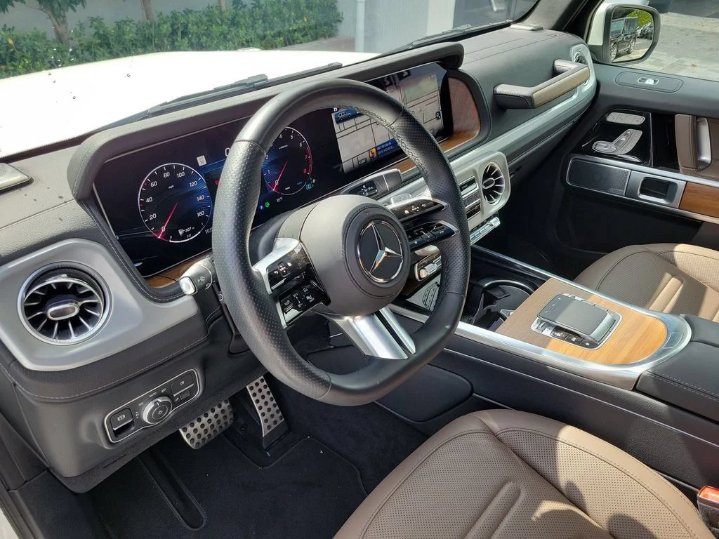 Used 2025 White Mercedes-Benz G 550 image 19