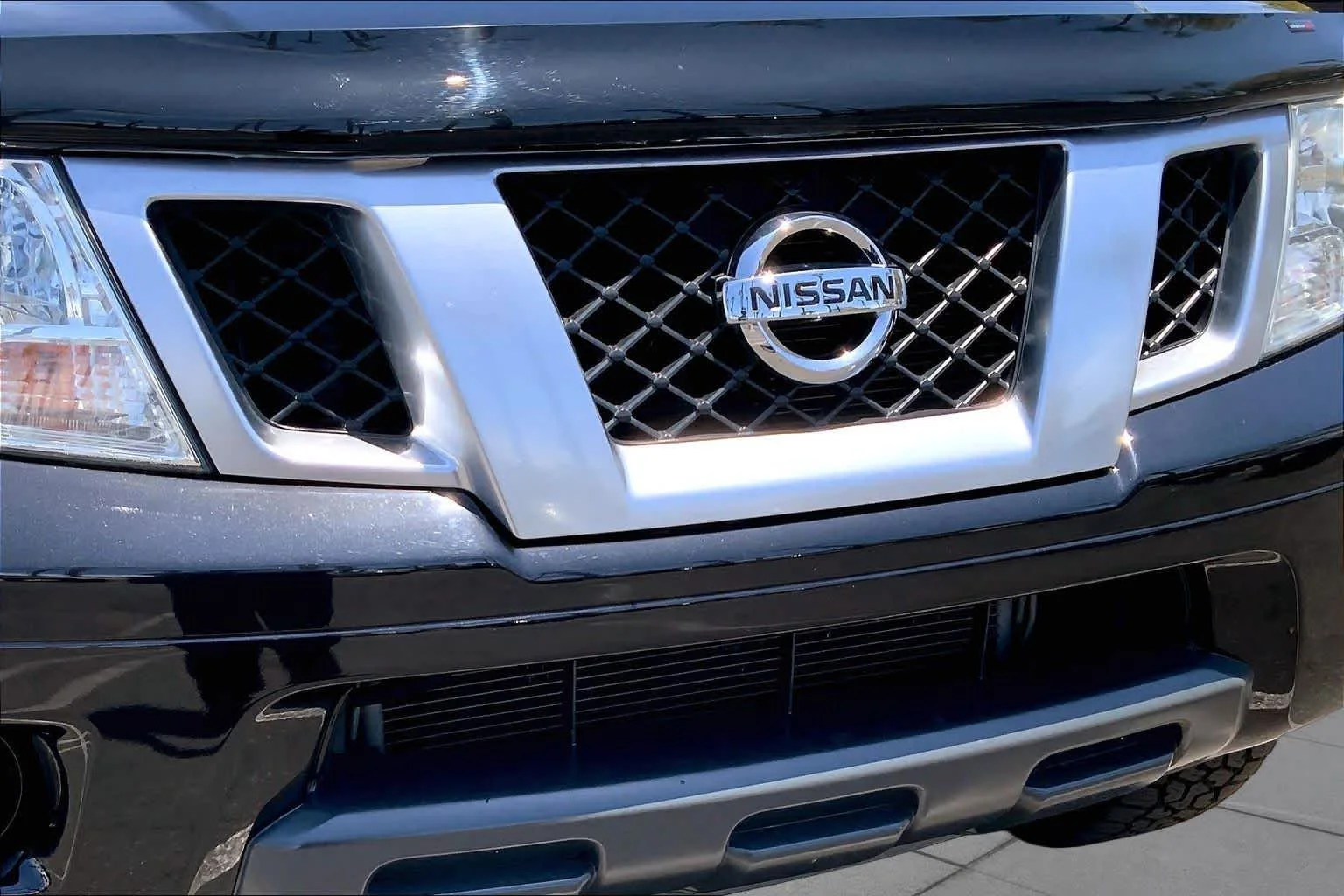 Used 2018 Magnetic Black Nissan PRO-4X image 29